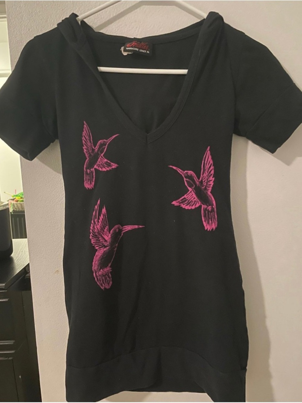 Vintage Hustler Hollywood Black V-Neck Hooded Tee with Pink Hummingbird Graphics